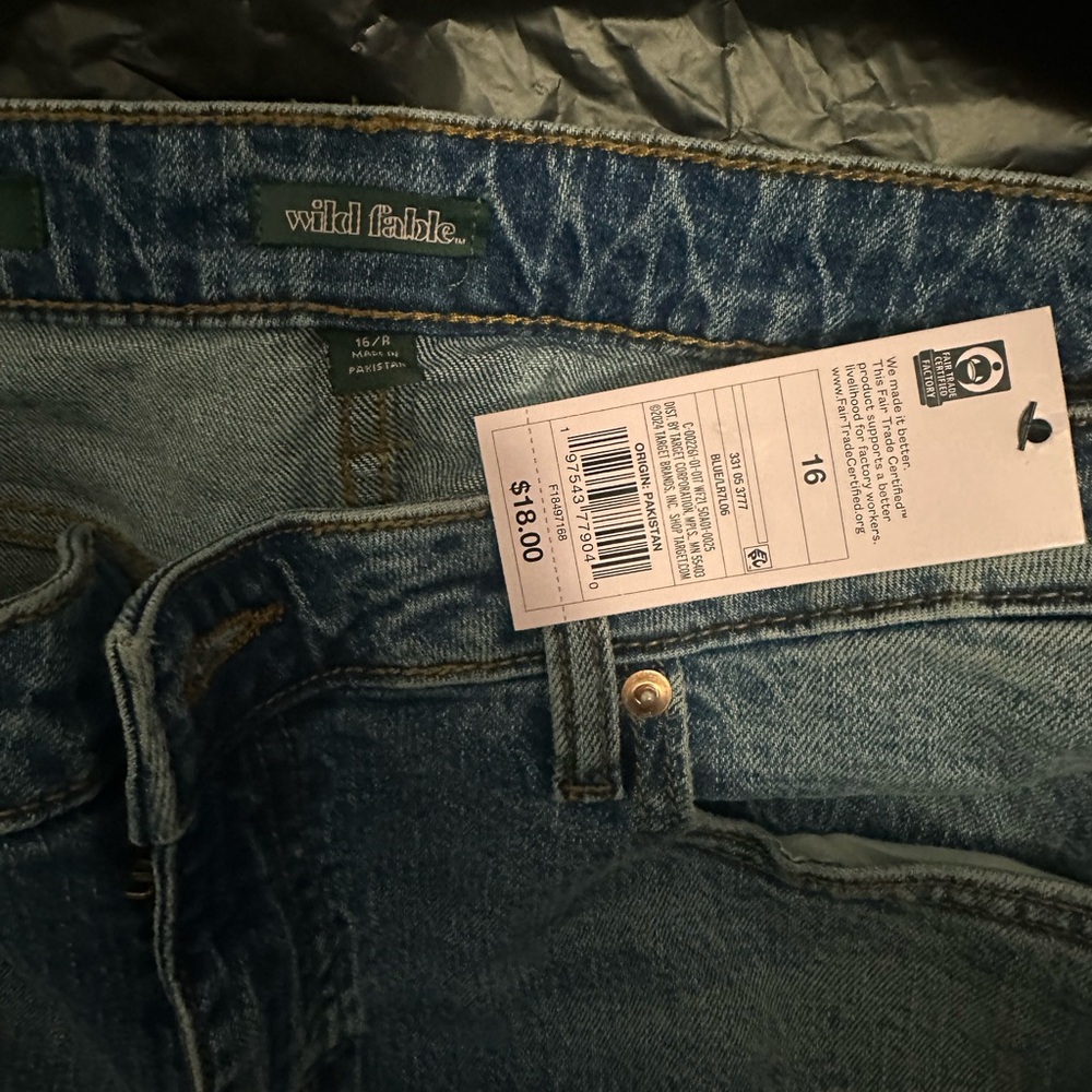 Shorts - Picture 3 of 3